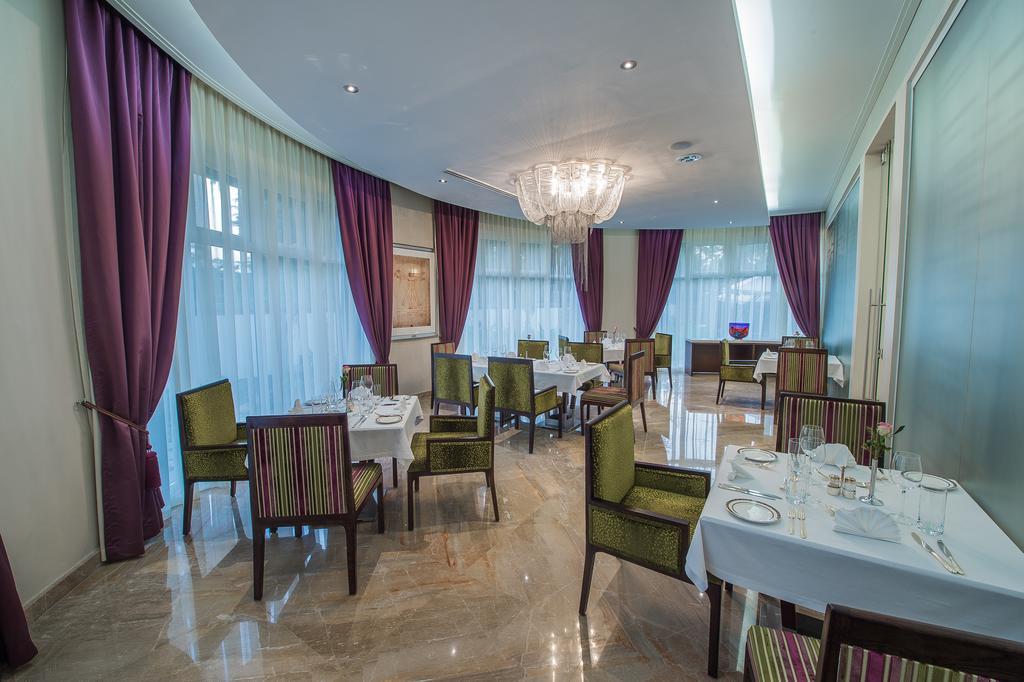 The George Hotel ลากอส ภายนอก รูปภาพ